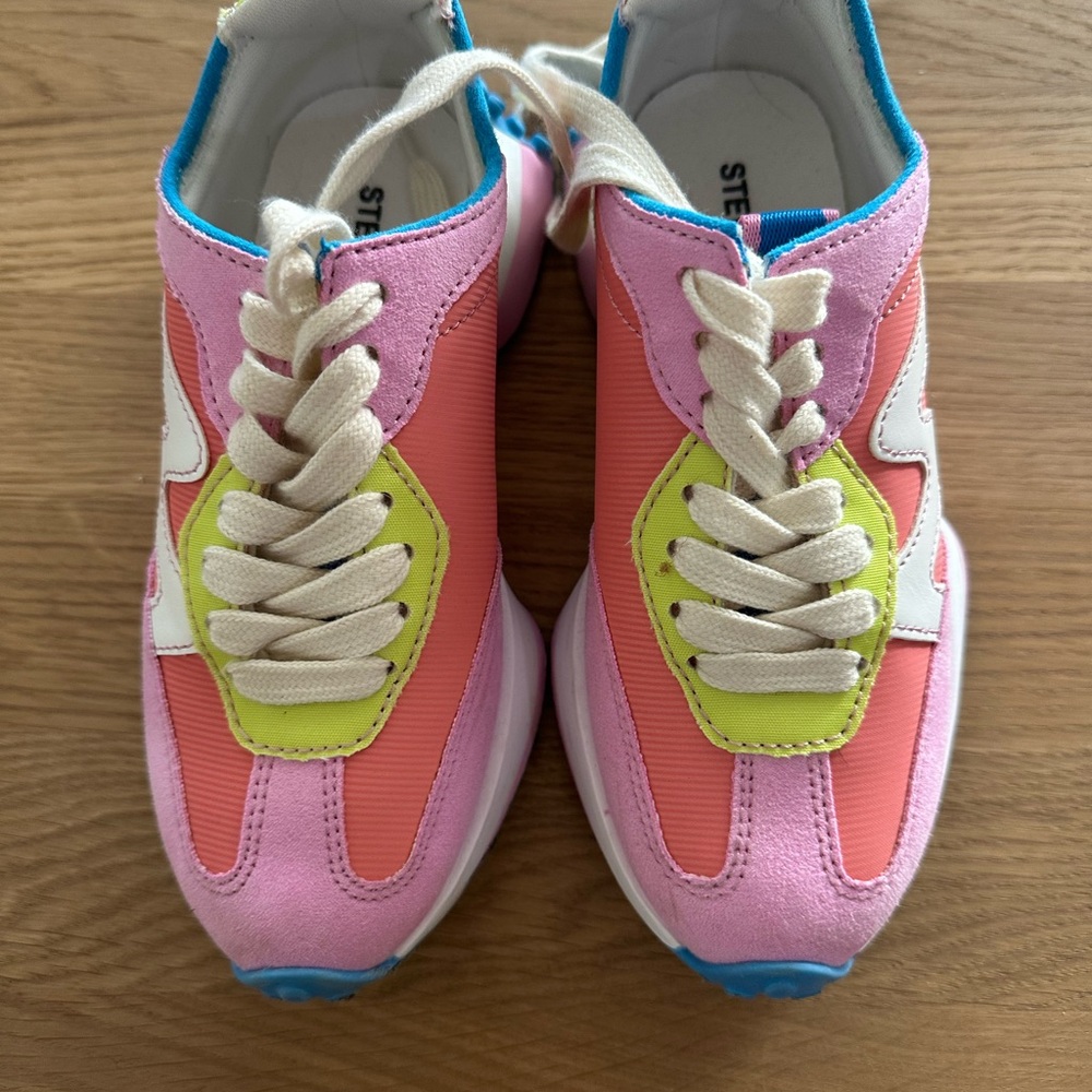 Steve Madden
Girls' J-Campo Neon Sneakers